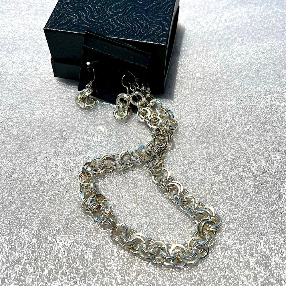 Vintage Necklace Earrings Set Never Used Silver with Holden highlights Chains